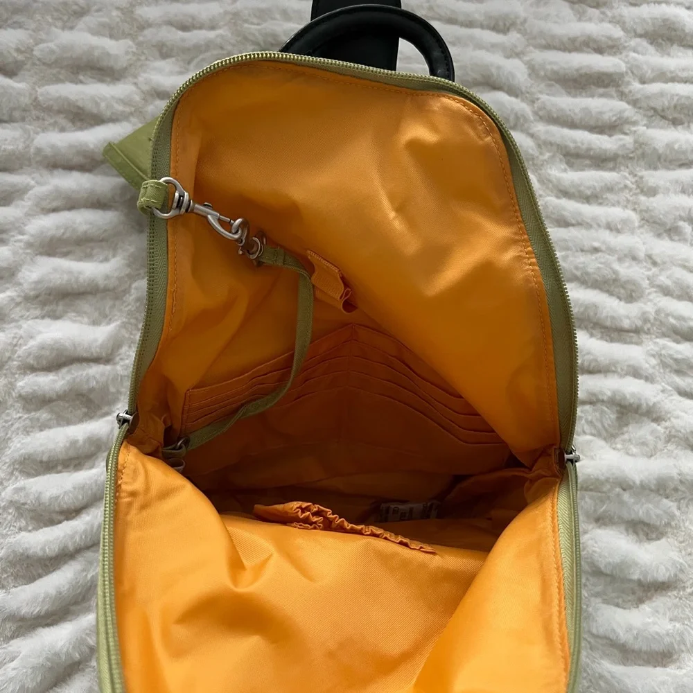 Versatile Green Sling Backpack - Picture 6 of 9